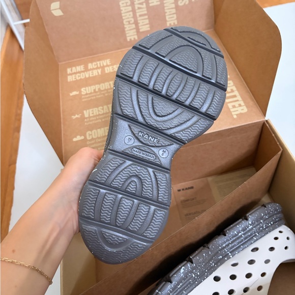 NWT - KANE FOOTWEAR - SIZE W7 or M5 (UNISEX) - Picture 4 of 14